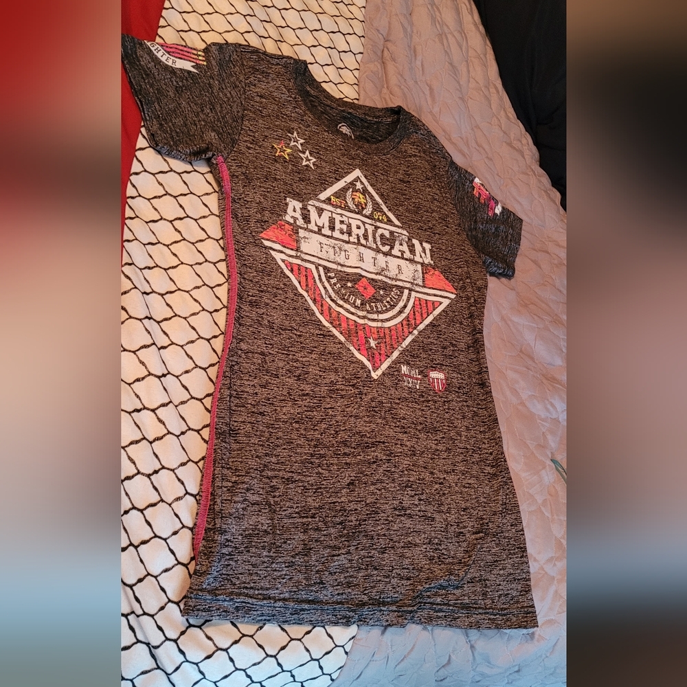 NWOT American Fighter Graphic T-Shirt BUCKLE WOMENS LARGE NEVER WORN